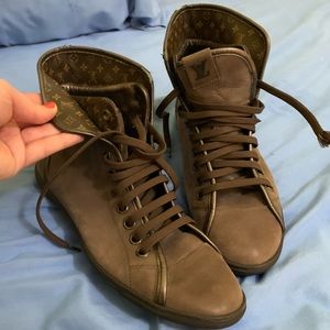 TRADING ✨ Louis Vuitton Leather Brea Fold Over Monogram Bootie SZ 8/9